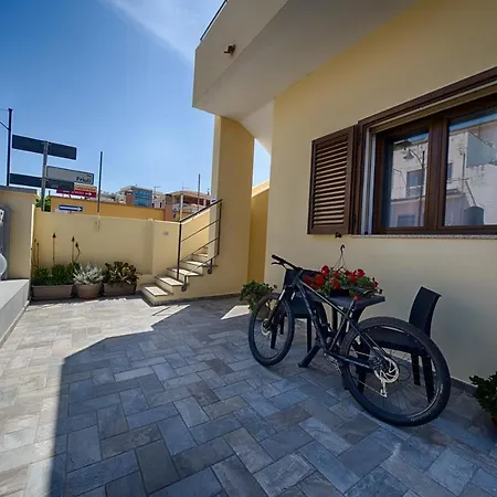 Casa Lucia בית הארחה 3*