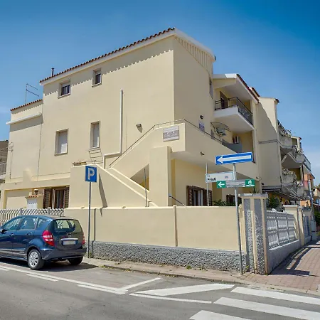 Casa Lucia בית הארחה 3*