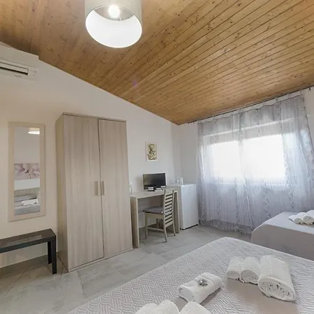 ゲストハウス Casa Lucia オルビア