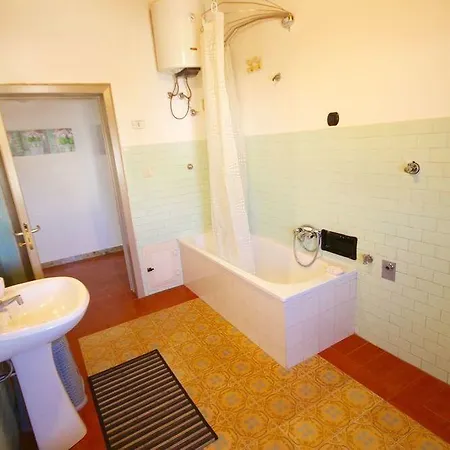 Casa Lucia بيت ضيافة أولبيا