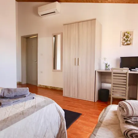 Casa Lucia ゲストハウス 3*